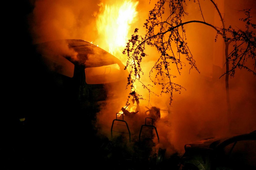 Automóveis incendiados