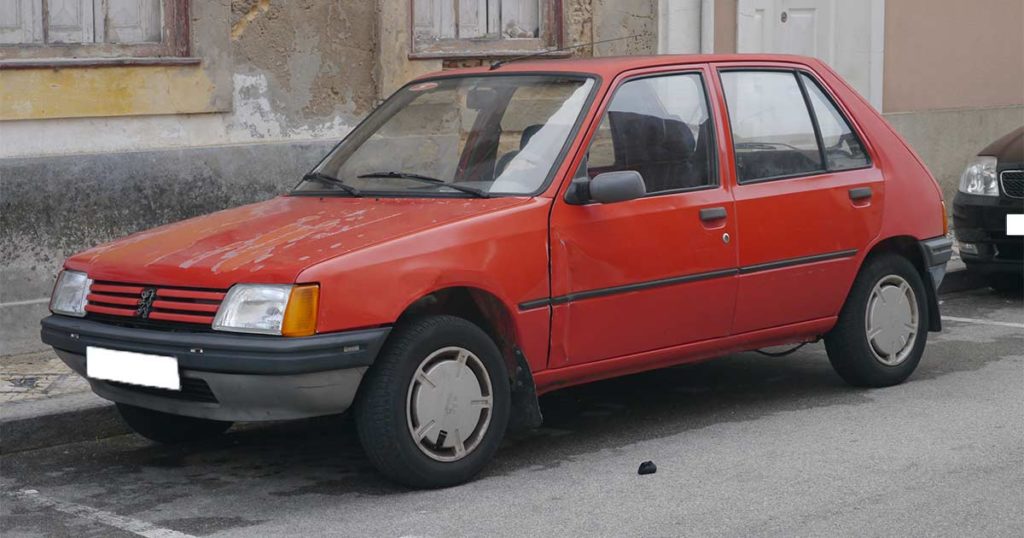 Peugeot 205 vermelho furtado, recuperado no Funchal