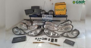 Detidos dedicavam-se ao furto de óticas de carros de gama alta