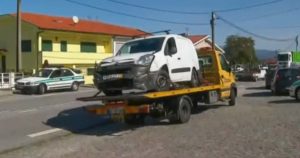 Carrinha furtada, destruida por embate em fuga à GNR