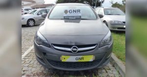 Opel Astra, cinzento, furtado em Pampilhosa, Mealhada, recuperado pela GNR em Albergaria-a-Velha